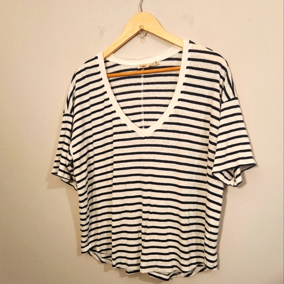 Faherty Oceanside Linen V-Neck T-Shirt – 100% Linen, Short Sleeve, Navy Stripe, - Picture 4 of 8